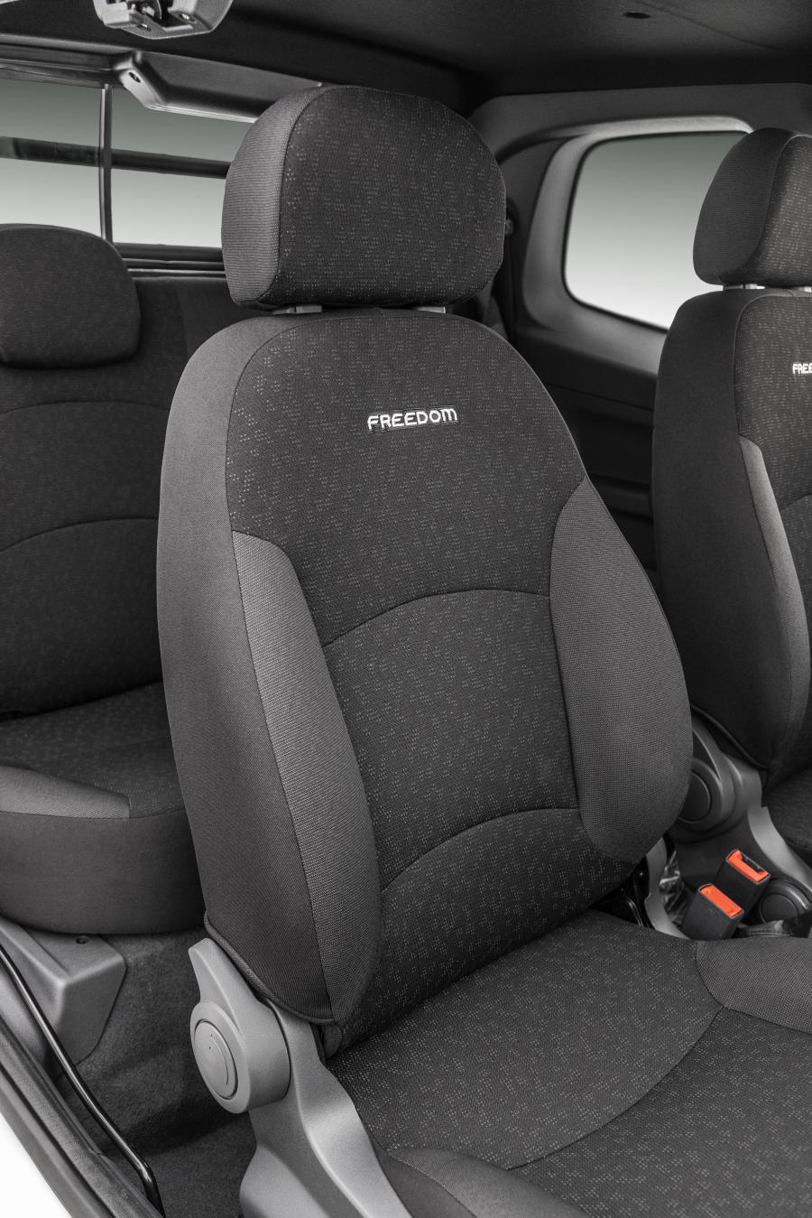 Интерьер Fiat Strada Freedom CD (278) 2018 года  (фото 10 из 13)